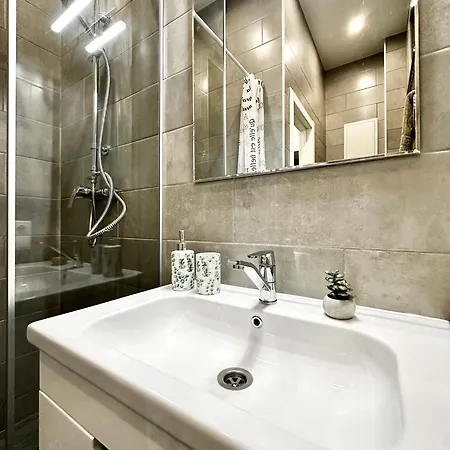 Apartment Designers' 1 Bedroom Near Gulliver Kyiv