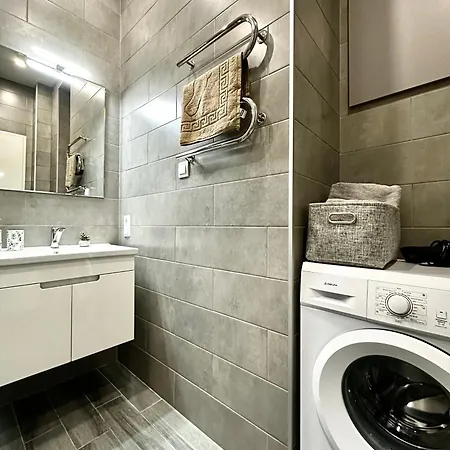 Designers' 1 Bedroom Near Gulliver Apartment